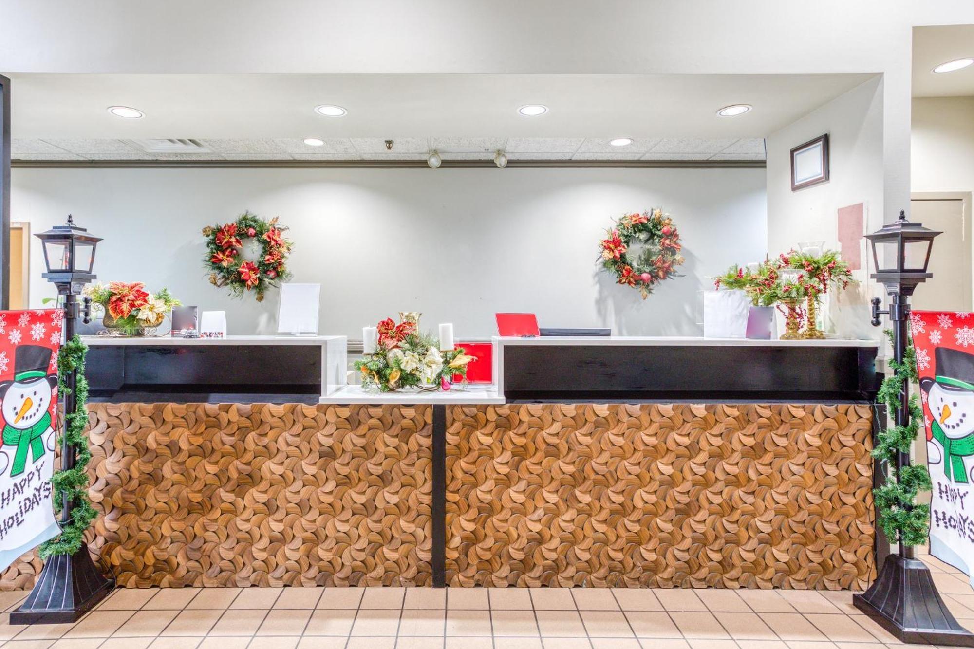 Oyo Townhouse West Hotel 2*